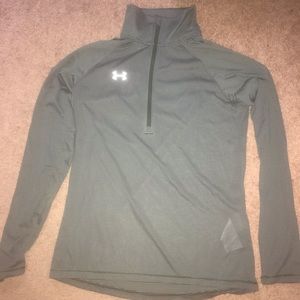 Green stripped light pullover